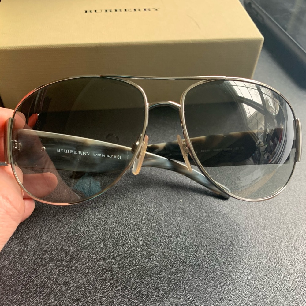 Men’s Burberry authentic sunglasses
